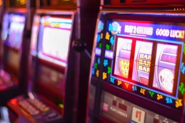 idn score live Sic Bo dealer table with three dice and betting layout